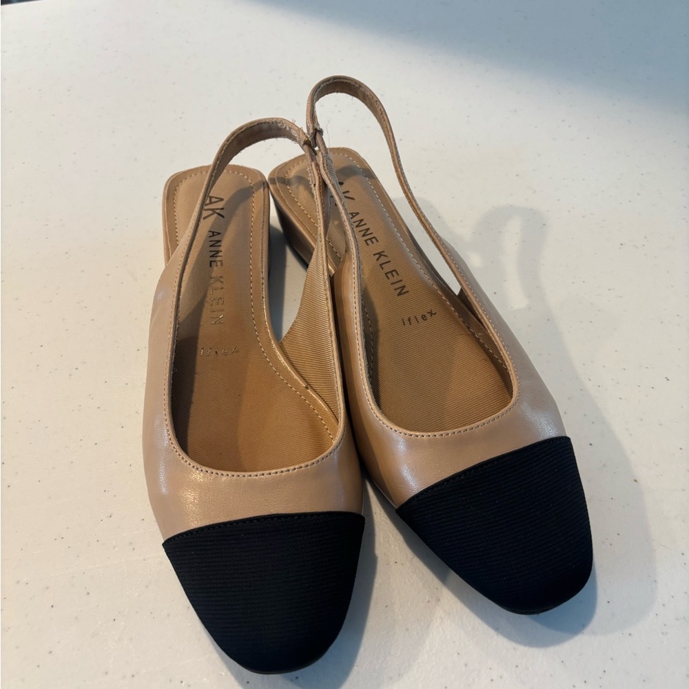 NWOT Anne Klein Women's Beige and Black Slingback Flats